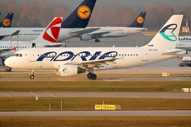 Airbus A320 (S5-AAX)