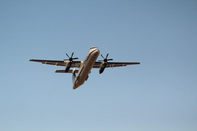 de Havilland Dash 8-400 (QXE213)