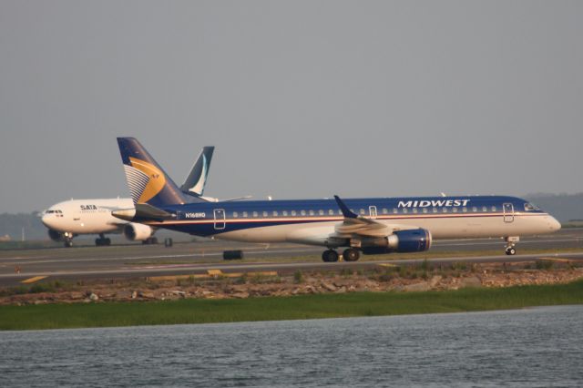 Embraer ERJ-190 (N168HQ)