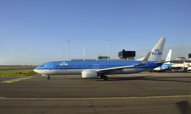 Boeing 737-800 (PH-BXB) - KLM Boeing 737-8K2(WL) PH-BXB Valk in Amsterdam