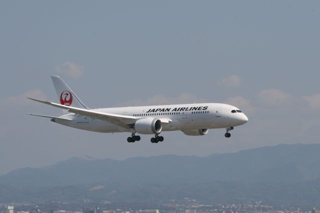 Boeing 787-8 (JA825J)