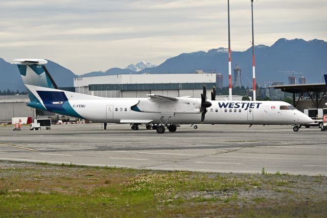 de Havilland Dash 8-400 (C-FENU)