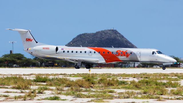 Embraer ERJ-145 (HI1053) - Lining up on RWY11 