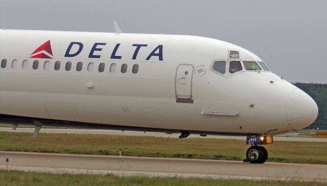 McDonnell Douglas MD-88 (N943DL)