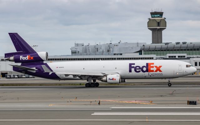 Boeing MD-11 (N585FE)