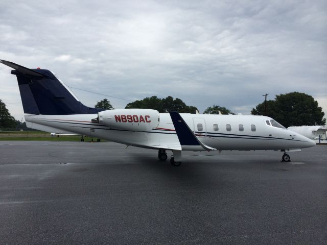 Learjet 55 (N890AC)