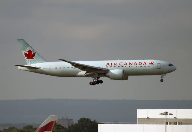 BOEING 777-200LR (C-FRIA)