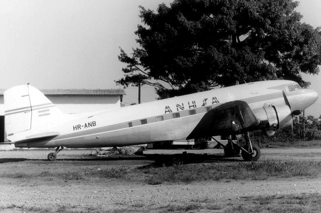 Douglas DC-3 (HR-ANB)