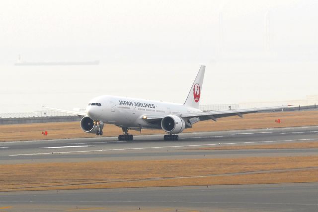 Boeing 777-200 (JA703J)