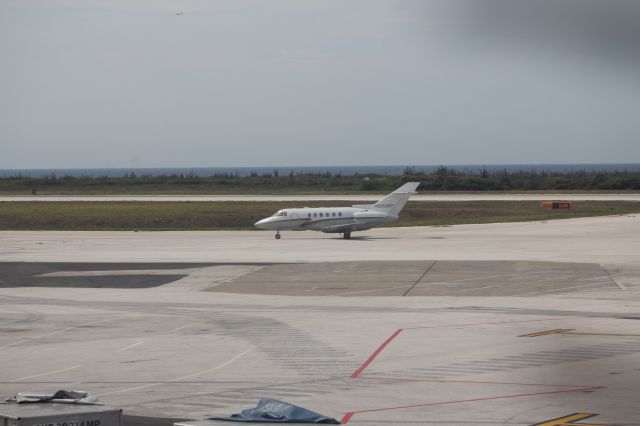 Hawker 800 (N800WP) - taxiiing in to position to general aviation