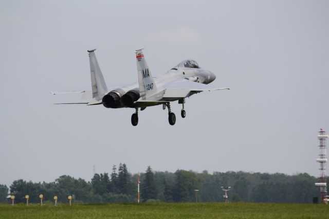 McDonnell Douglas F-15 Eagle — - Landing at London Intl Airport,London,Ontario,Canada CYXU/YXU. Arriving for weekend airshow in ST.Thomas,Ont. Photo taken June,19,2009.