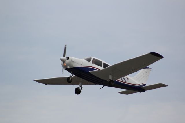 Piper Cherokee (N2575U)