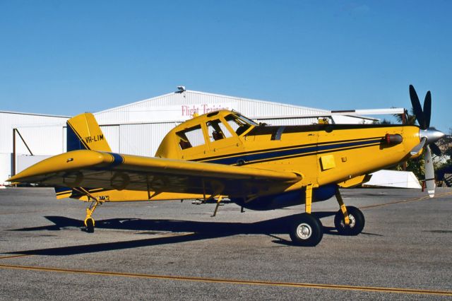 AIR TRACTOR Fire Boss (VH-LIM) - AIR TRACTOR AT-802 - REG : VH-LIM (CN 802-0007) - PARAFIELD AIRPORT ADELAIDE SA. AUSTRALIA - YPPF 16/10/1995