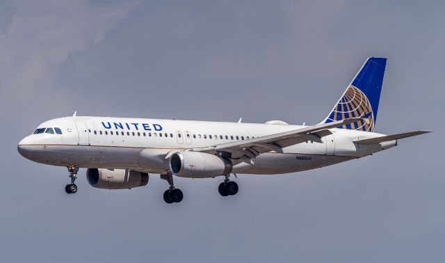 Airbus A320 (N485UA) - UAL1809 arrives in Los Angeles from Houston Bush Intctl