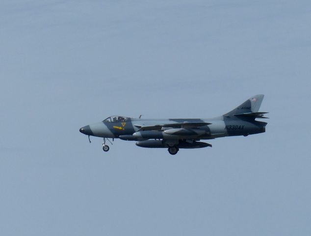 Hawker Hunter (N330AX)