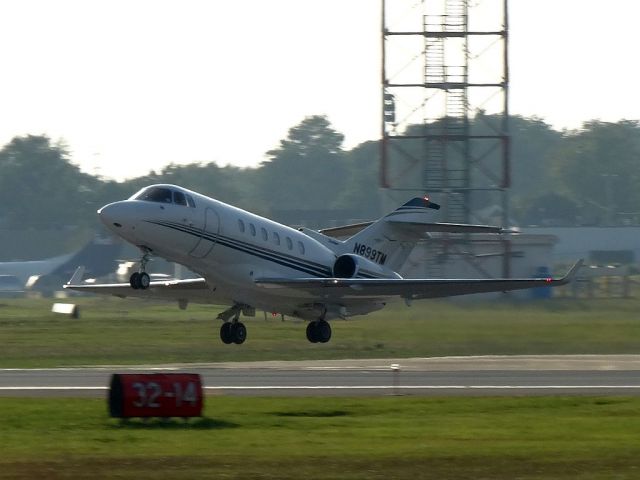 Hawker 800 (N899TM)