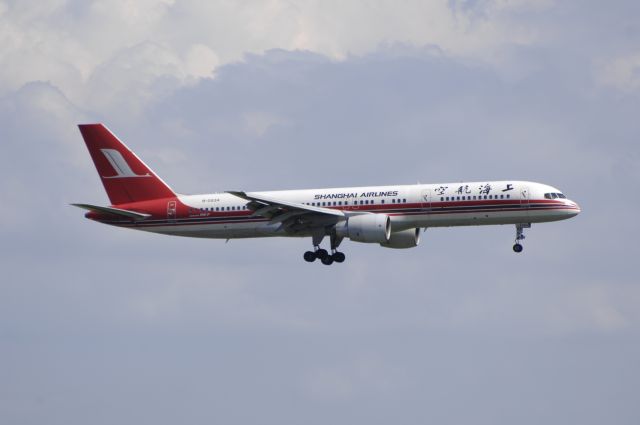 Boeing 757-200 (B-2834) - Final Approach to HND Airport R/W22 on 2011/09/12