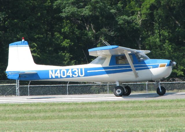 Cessna Commuter (N4043U) - Starting to roll for take off on runway 14 at the Shreveport Downtown airport.