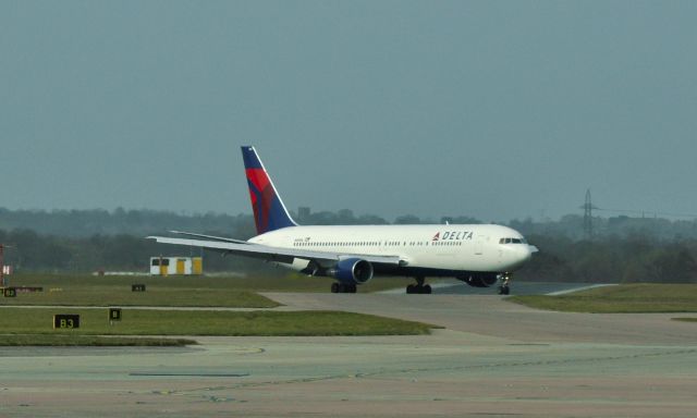 BOEING 767-300 (N189DN) - Delta Air Lines Boeing 767-332(ER)(WL) N189DN in Manchester 