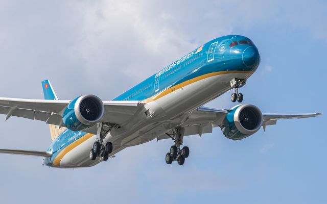BOEING 787-10 Dreamliner (VN-A878) - From VCV. Stored for 1 year