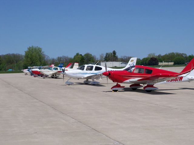 Piper Cherokee (N9181W) - Parked on a full ramp at KAID