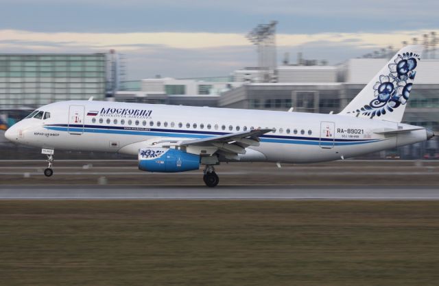 Sukhoi Superjet 100 (RA-89021)