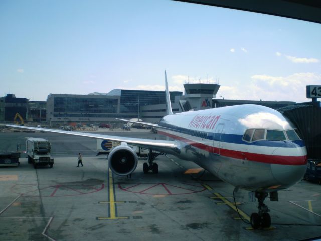 BOEING 767-200 (N762) - Boarding for Los Angeles