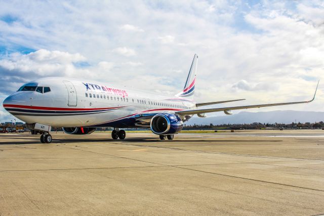 Boeing 737-800 (N625XA)