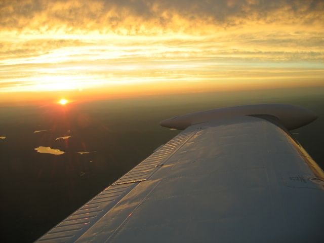 Beechcraft Bonanza (33) (N238DS)