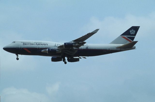 Boeing 747-400 (G-BNLF) - Final Approach to Narita Intl Airport Rwy34 on 1991/04/20