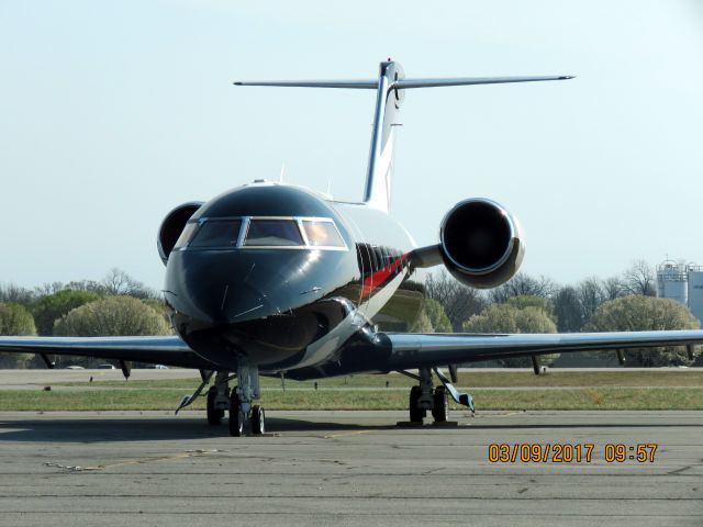 Canadair Challenger (N400DH)