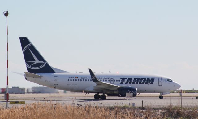 BOEING 737-300 (YR-BGI)