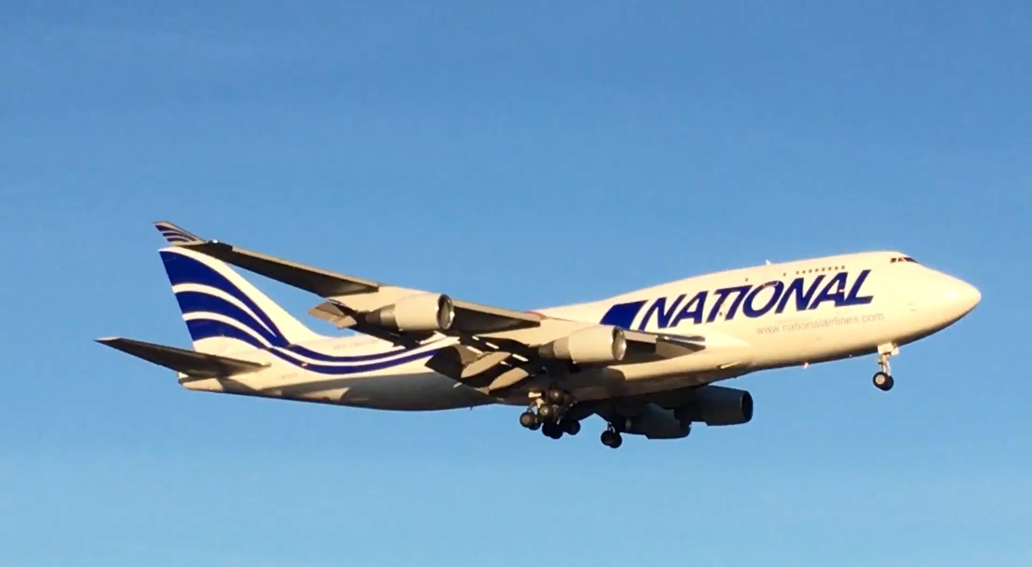 Boeing 747-400 (N729CA)