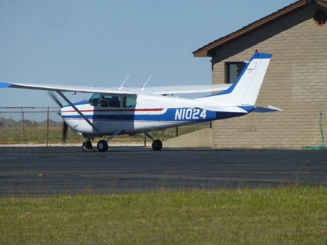 Cessna Centurion (N1024)