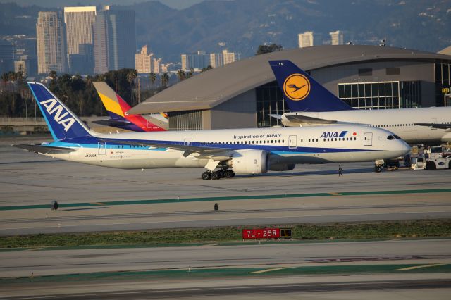 Boeing 787-9 Dreamliner (JA932A)