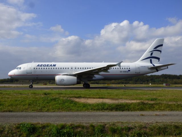 Airbus A320 (SX-DGR)