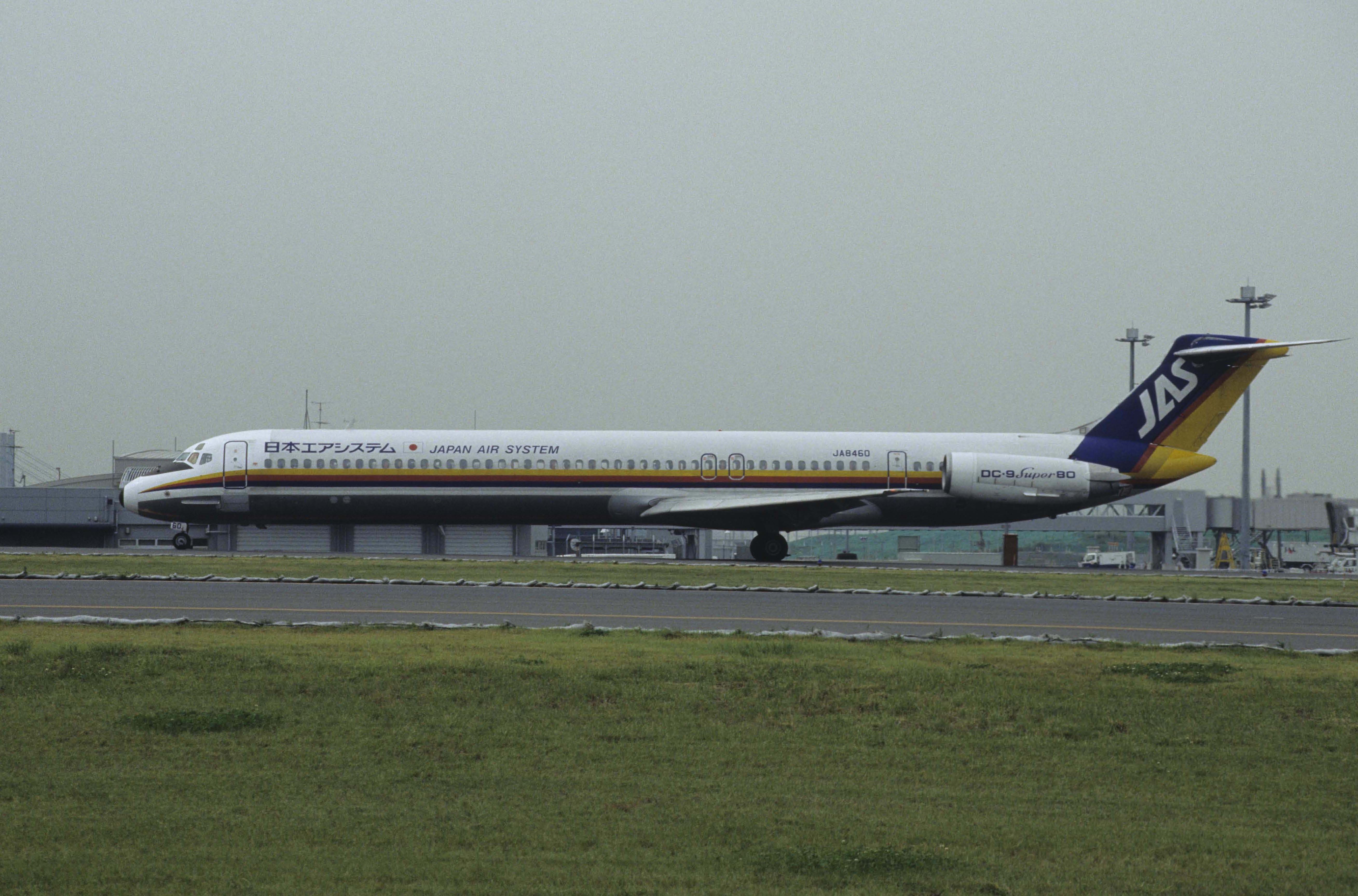 McDonnell Douglas MD-81 (JA8460) - Taxing at Tokyo-Haneda Intl Airport on 1998/06/17