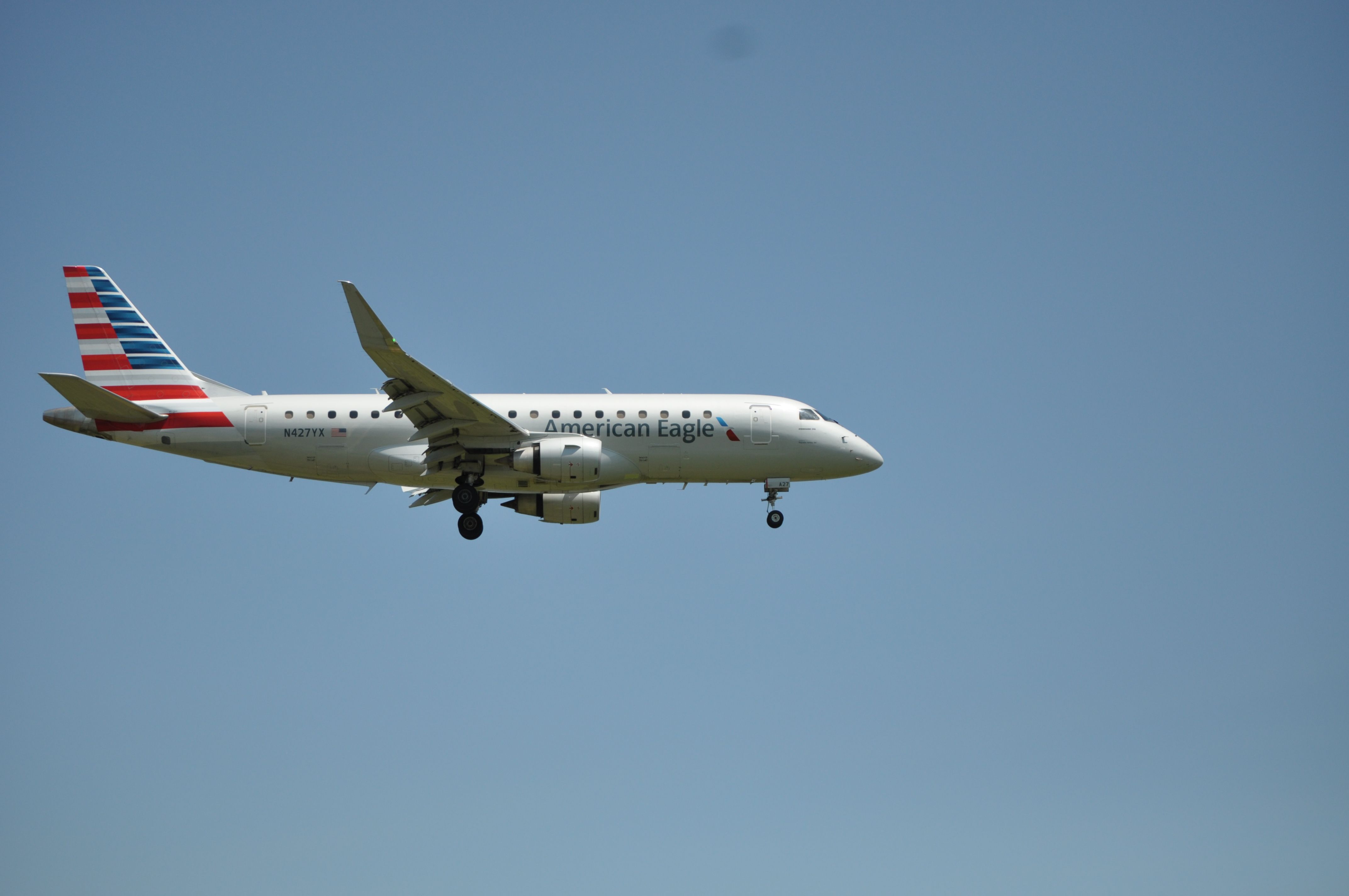 Embraer ERJ-190 (N427YX)