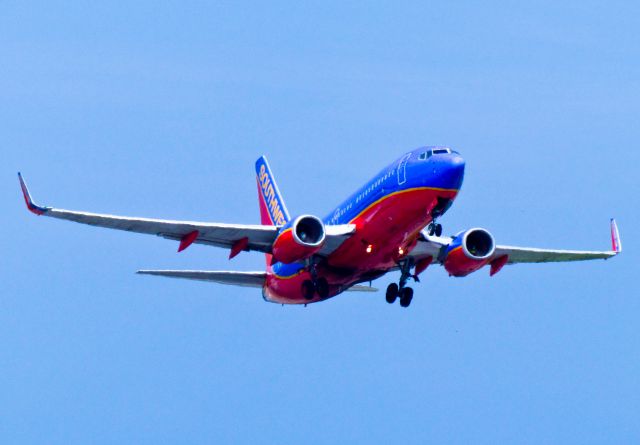 Boeing 737-700 (N738CB)