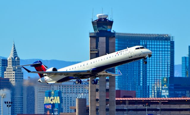 Canadair Regional Jet CRJ-900 (N817SK) - N817SK Delta Connection 2007  Canadair CL-600-2D24 Regional Jet CRJ-900  (cn 15107) - Las Vegas - McCarran International Airport (LAS / KLAS)br /USA - Nevada September 19, 2014br /Photo: Tomás Del Coro