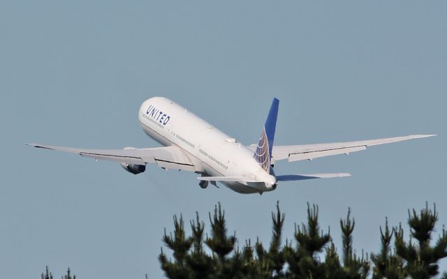 BOEING 767-400 (N66051) - united b767-424er n66051 dep shannon 24/5/18.