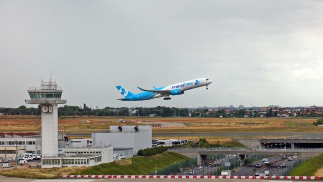 Airbus A350-900 (F-HREN) - Take-off above the Mainroad N7.View from the panoramic terrace.