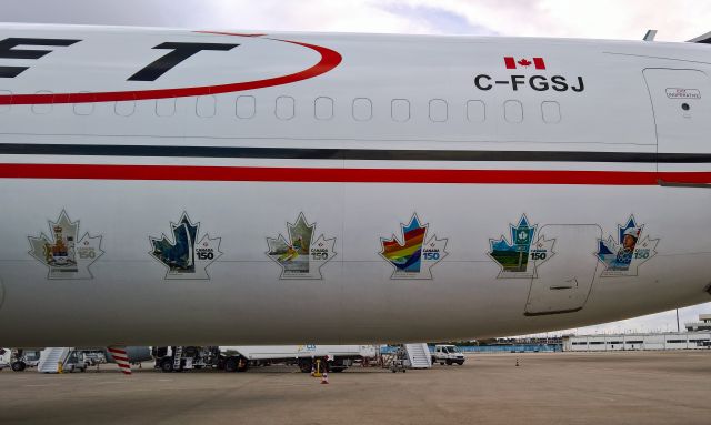 BOEING 767-300 (C-FGSJ)