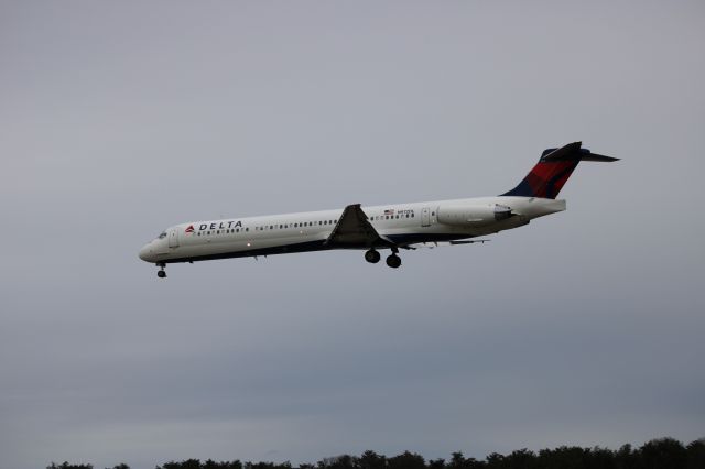 McDonnell Douglas MD-88 (N972DL)