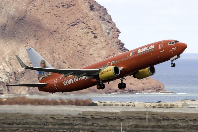 Boeing 737-800 (D-AHFZ)