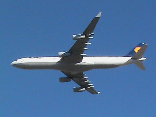 Airbus A340-300 —