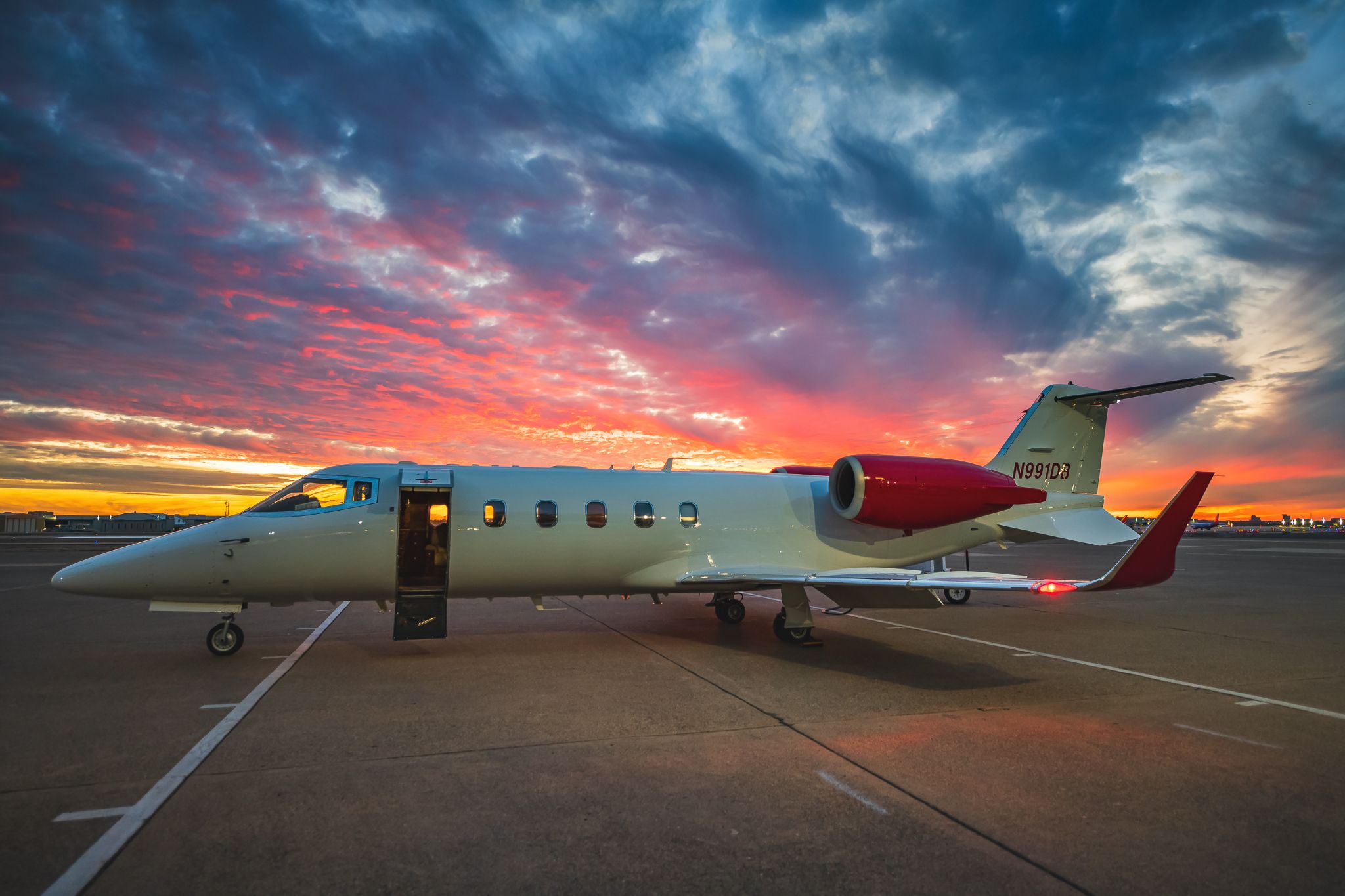 Learjet 60 (OHC991) - Sunset in Dallas.