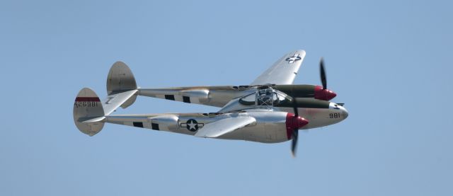 Lockheed P-38 Lightning —