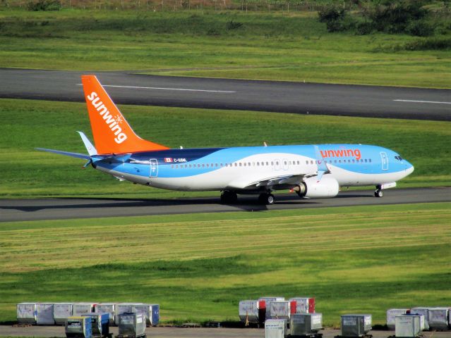 Boeing 737-800 (C-GSWL)