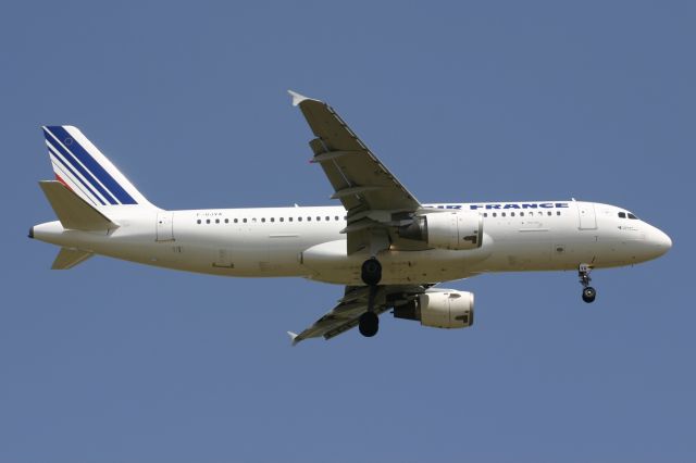 Airbus A320 (F-GJVA) - July 14, 2005 - arrived Paris CDG